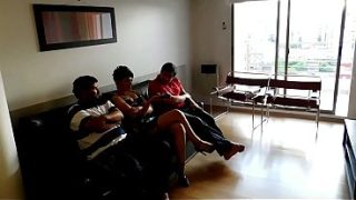 Gak Ada Acara Bagus Di Tv, Jadi Gue Ngewe Sama Tukang Ledeng Dan Temen Suami Gue—enak Banget Tadi Kita Bertiga.