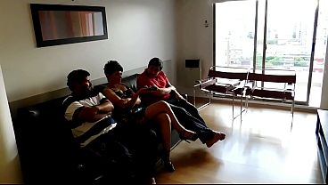 Gak Ada Acara Bagus Di Tv, Jadi Gue Ngewe Sama Tukang Ledeng Dan Temen Suami Gue—enak Banget Tadi Kita Bertiga.