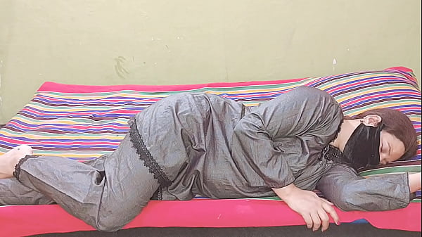 Bhabhi Pakistan Lagi Digebukin Ala Doggy, Cepat, Keras, Suara Desah Desi Bikin Makin Panas