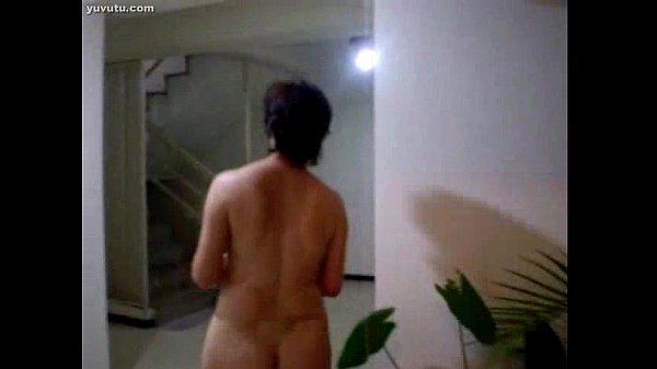 Mama Tua Cina Ngocok Taman Sambil Ngecesin Tanaman