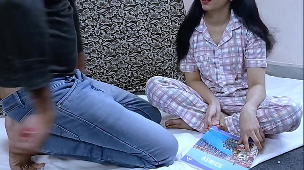 Mosi Ki Ladki Ko Nangi Karke Choda, Ghar Mein Family Sex Ka Maza.