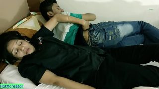 Ngeseks Bareng Stepbro Sambil Berbagi Ranjang! Suara Hindi Bikin Makin Panas Menggairahkan