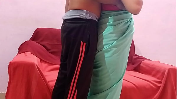 Bhabhi Ke Naukrani Ki Jawaan Beti Ko 500 Rupaye Ka Lalach Dekar Chod Diya, Garam Maal Ki Sexy Aawaz Mein Chudai